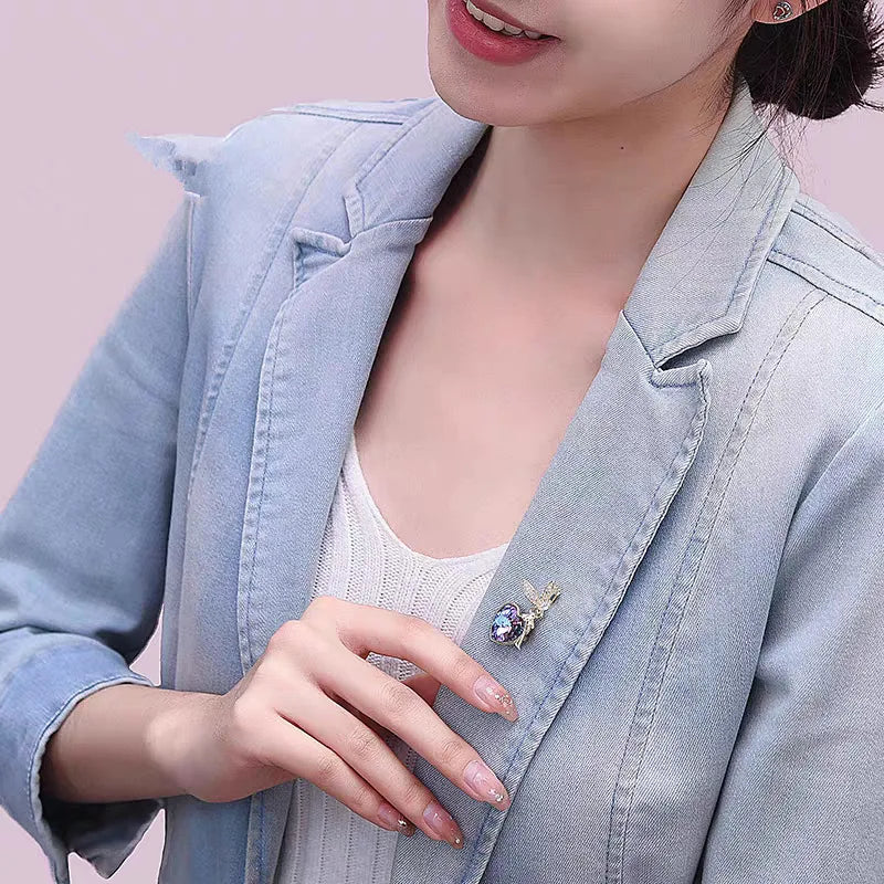 Peach heart crystal brooch, women's gorgeous versatile coat, collar and chest flower, fashionable elegant pin