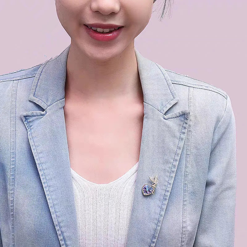 Peach heart crystal brooch, women's gorgeous versatile coat, collar and chest flower, fashionable elegant pin