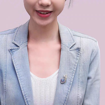 Peach heart crystal brooch, women's gorgeous versatile coat, collar and chest flower, fashionable elegant pin
